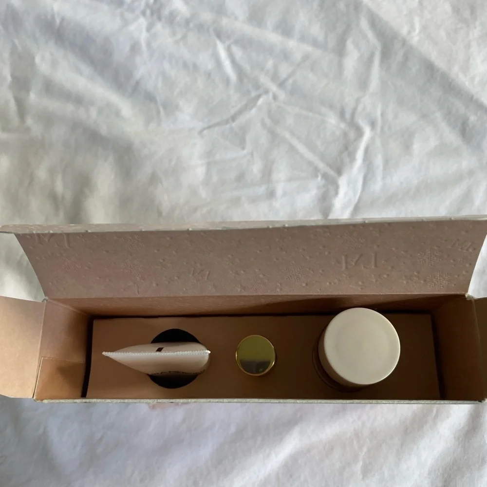 Laura Mercier Starry Tan and White Gift Box Set